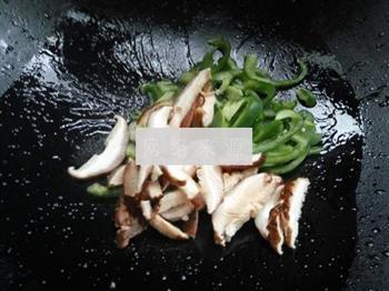 青椒蘑菇猪肠粉的做法步骤4