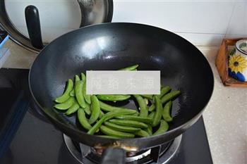 腊肠炒荷兰豆的做法步骤4
