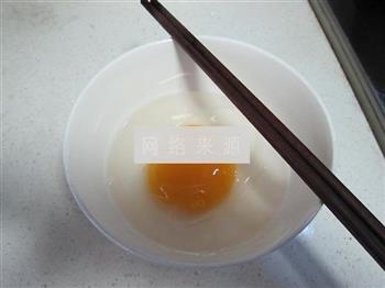香椿炒鹅蛋的做法步骤2