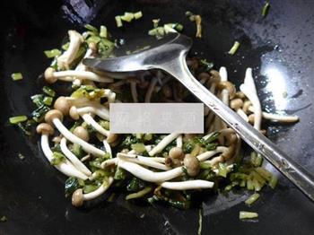 雪菜蟹味菇豆腐汤的做法图解4