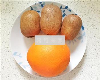猕猴桃橙汁的做法图解1