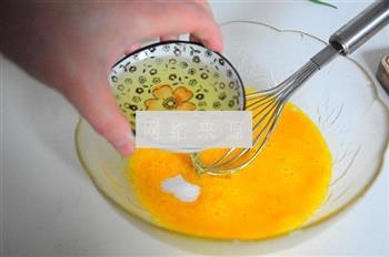 香椿香葱鸡蛋饼的做法步骤6