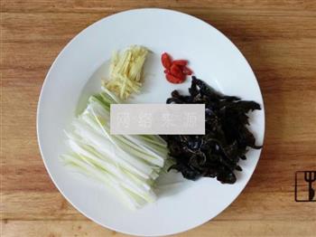 蒜苔肉丝豆皮卷的做法步骤7