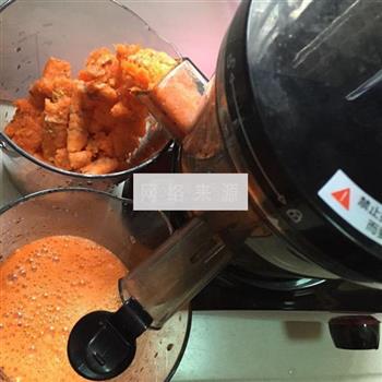 鲜榨胡萝卜苹果原汁的做法步骤3