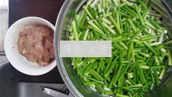蒜苔炒肉丝的做法步骤2