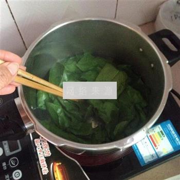 菠菜蛋黄肉松青团的做法步骤2