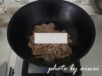韭菜炒小河虾的做法步骤5
