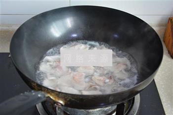 木耳冬笋鱼片汤的做法图解3