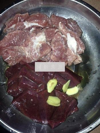 枸杞瘦肉猪肝汤的做法步骤2