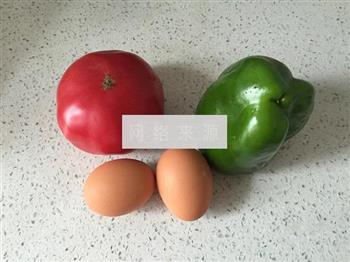 西红柿青椒炒蛋的做法步骤1
