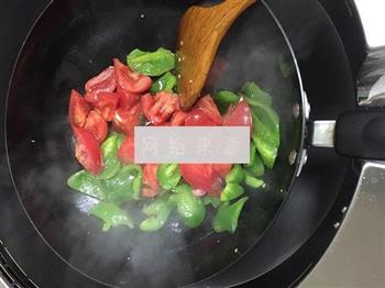 西红柿青椒炒蛋的做法步骤5