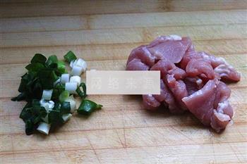西葫芦炒肉的做法步骤1