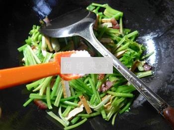 腊肉香干炒芹菜的做法步骤5