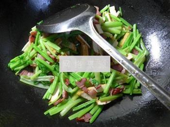 腊肉香干炒芹菜的做法步骤7