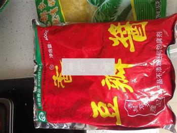 酸菜油渣水饺的做法步骤2