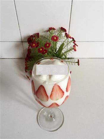 草莓酸奶思暮雪的做法图解5