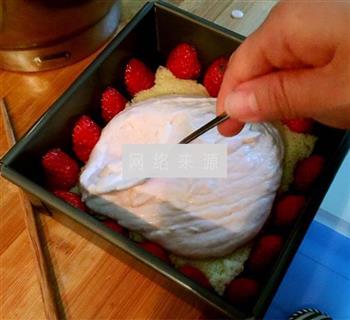 玫瑰草莓慕斯蛋糕的做法步骤17