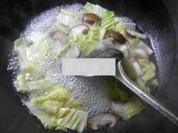香菇白菜玉米面疙瘩的做法步骤6