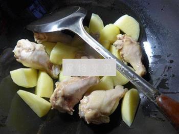 腐竹土豆烧鸡翅根的做法步骤3