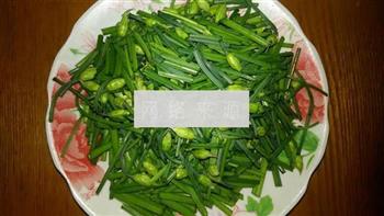 韭菜苔炒肉片的做法步骤1