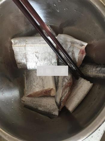 香煎带鱼的做法步骤1