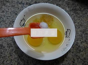 泡菜炒鸡蛋的做法步骤3