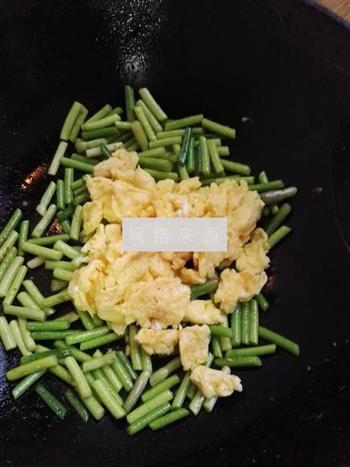 蒜苔炒鸡蛋的做法步骤7
