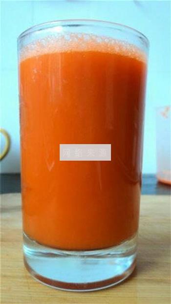 胡萝卜汁蒸蛋的做法图解1