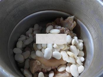 白芸豆猪蹄汤的做法图解3