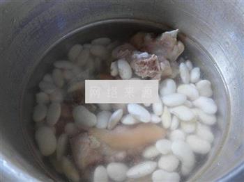 白芸豆猪蹄汤的做法步骤5