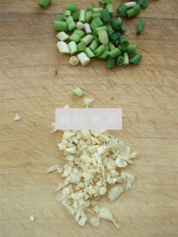 蒜末茼蒿炒火腿的做法步骤2