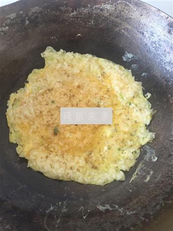 鸡蛋米饭饼的做法步骤4