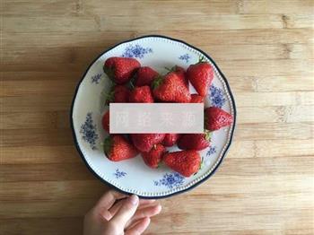 红酒草莓冰棒的做法图解1