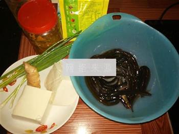 泥鳅炖豆腐的做法步骤1