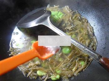 笋干菜蚕豆汤的做法图解5