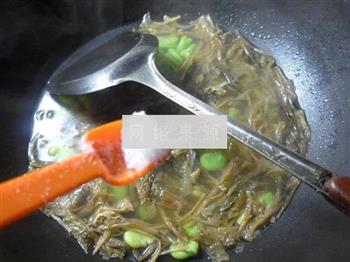 笋干菜蚕豆汤的做法图解6