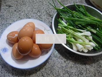 香葱烧虎皮鸡蛋的做法步骤1