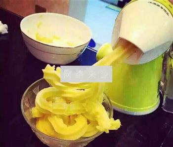 纯芒果冰淇淋的做法步骤2