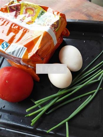 番茄鸡蛋面的做法步骤1