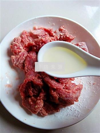 杭椒炒牛肉的做法步骤5
