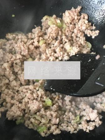 香菇猪肉笋丁烧麦的做法图解5