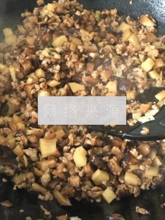 香菇猪肉笋丁烧麦的做法步骤6
