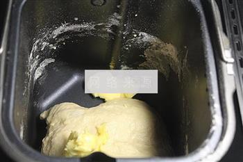 提子奶油爆浆面包的做法图解4