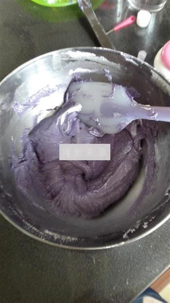 紫色迷情马卡龙的做法步骤5