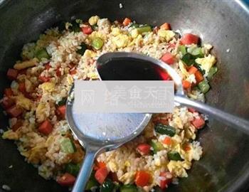 黄瓜火腿蛋炒饭的做法步骤10