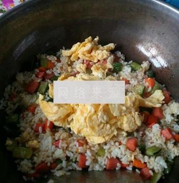 黄瓜火腿蛋炒饭的做法图解9