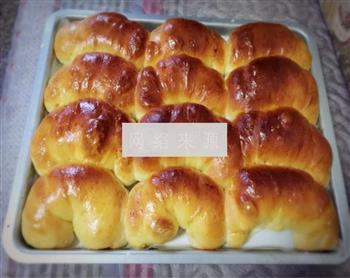 果酱松软牛角包小面包餐包的做法图解13