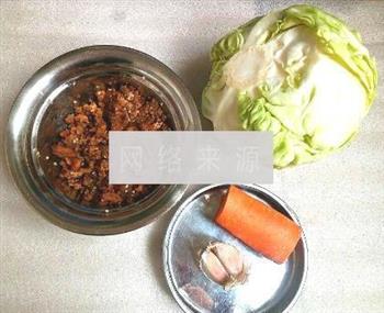 卷心菜胡萝卜炒肉沫的做法步骤1