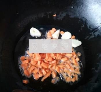 卷心菜胡萝卜炒肉沫的做法步骤5