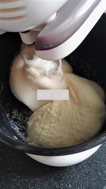 酥粒奶香小面包的做法步骤2